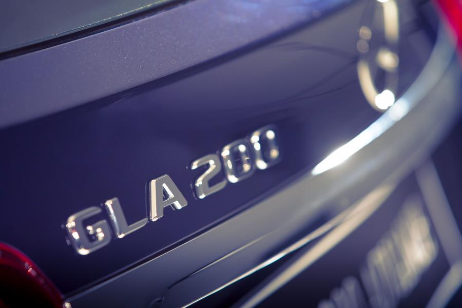 Логотип Mercedes-Benz GLA200 (X156) 2017 года  (LA) (фото 28 из 41)